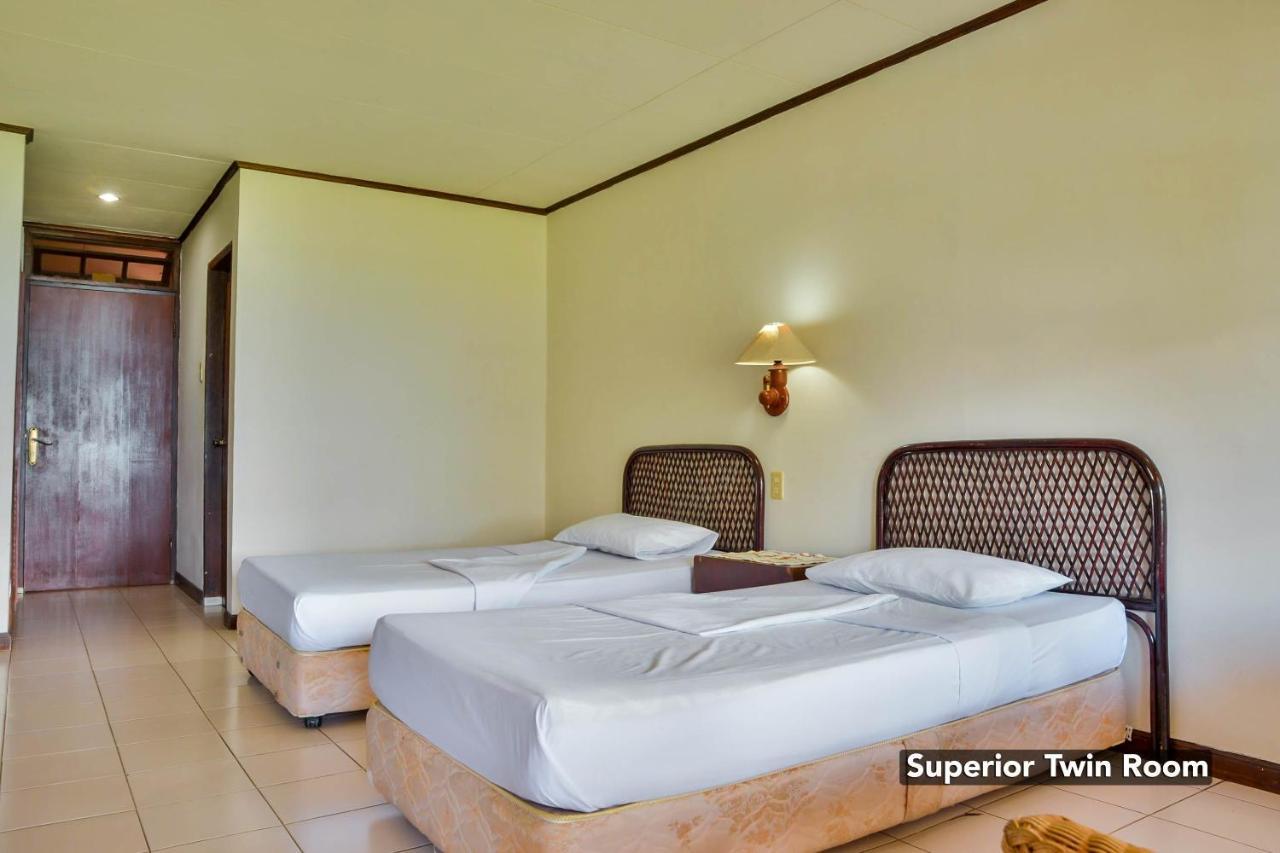 Silintong Hotel Ambarita Eksteriør bilde