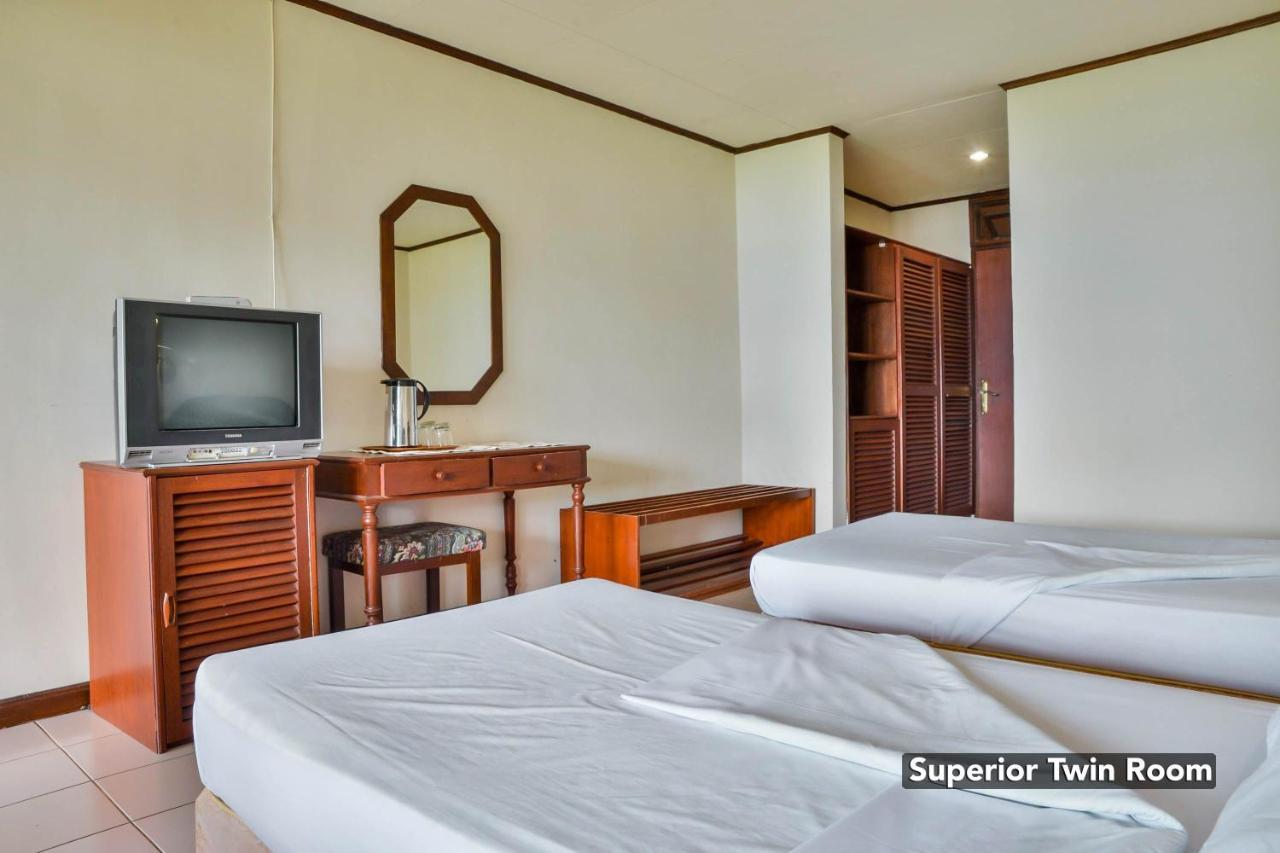 Silintong Hotel Ambarita Eksteriør bilde