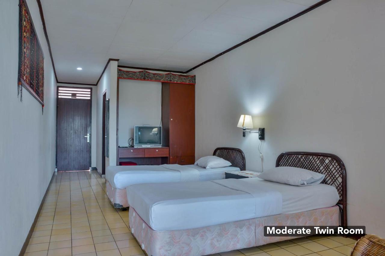 Silintong Hotel Ambarita Eksteriør bilde